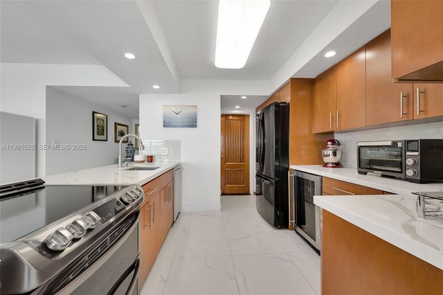 1420 Brickell Bay Dr 1003A, Miami, FL 33131