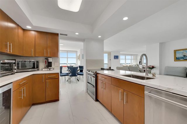 1420 Brickell Bay Dr 1003A, Miami, FL 33131