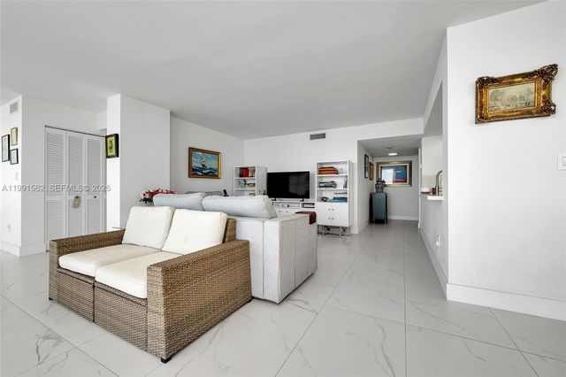 1420 Brickell Bay Dr 1003A, Miami, FL 33131