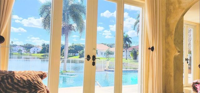 3460 SW 52nd St, Hollywood, FL 33312