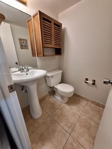6700 Cypress Rd 409, Plantation, FL 33317