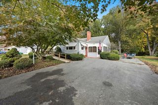 95 Meadowbrook Rd, Agawam, MA 01001