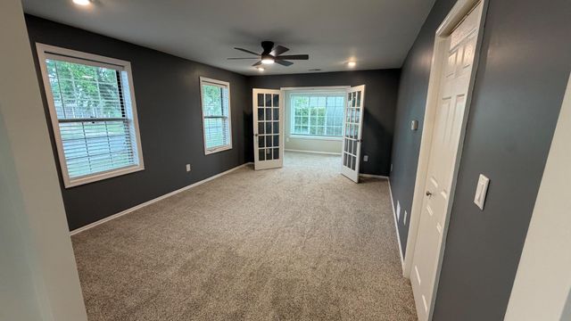 2 WINDMILL CT, Columbus, NJ 08022