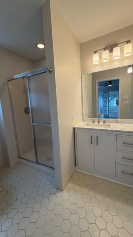 2 WINDMILL CT, Columbus, NJ 08022