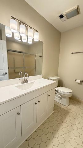 2 WINDMILL CT, Columbus, NJ 08022