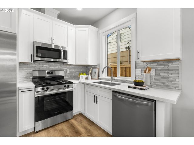 8805 N Dwight Ave, Portland, OR 97203