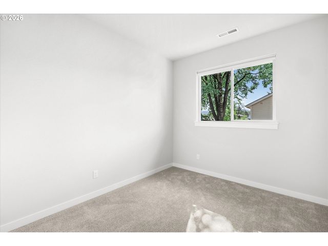 8805 N Dwight Ave, Portland, OR 97203