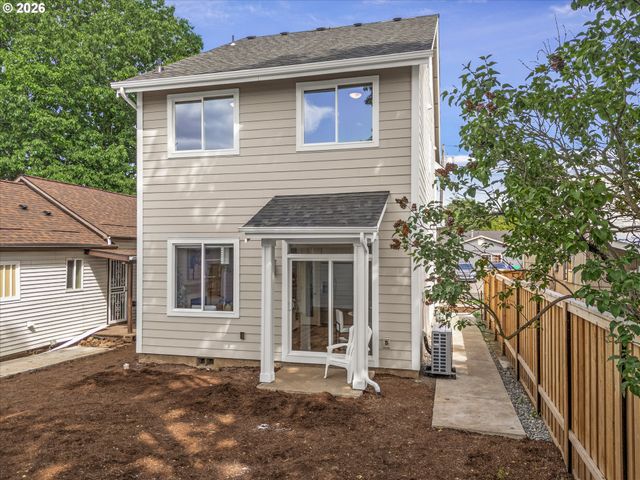 8805 N Dwight Ave, Portland, OR 97203