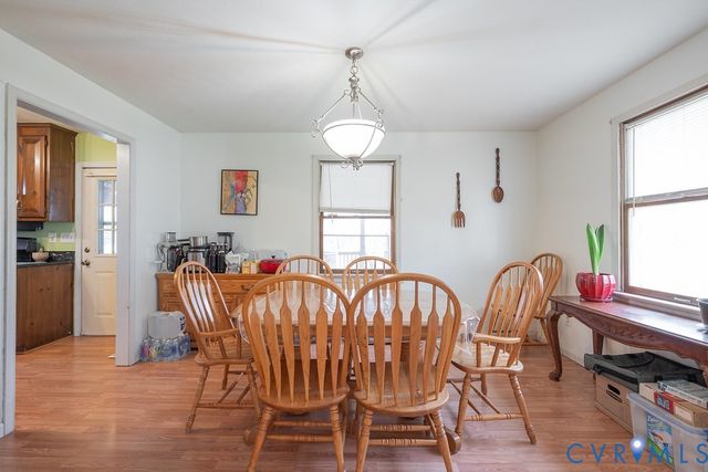 27 Sherwood Rd, Cartersville, VA 23027