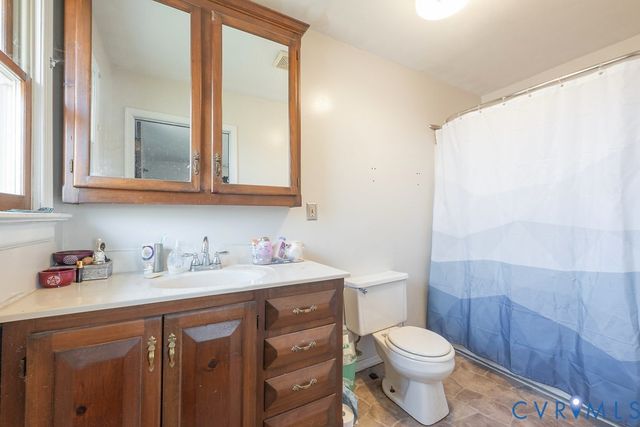 27 Sherwood Rd, Cartersville, VA 23027