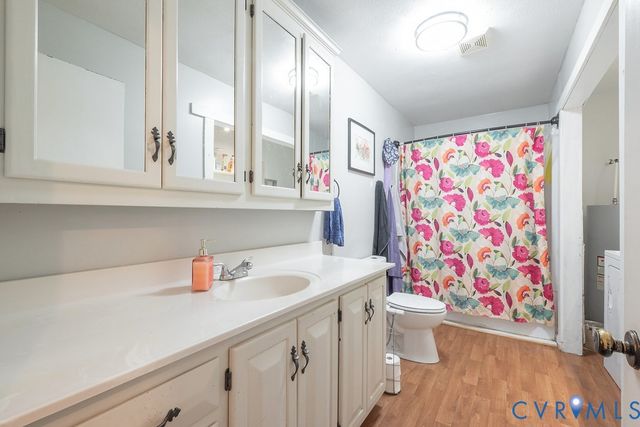 27 Sherwood Rd, Cartersville, VA 23027