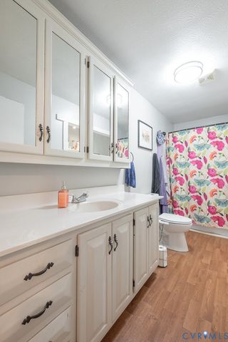 27 Sherwood Rd, Cartersville, VA 23027