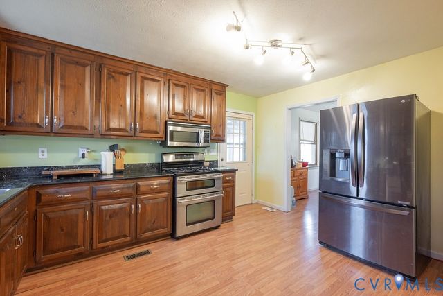 27 Sherwood Rd, Cartersville, VA 23027