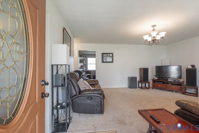 27 Sherwood Rd, Cartersville, VA 23027