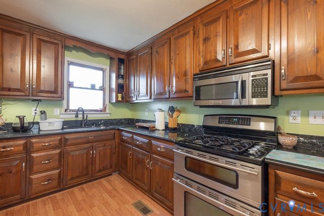 27 Sherwood Rd, Cartersville, VA 23027