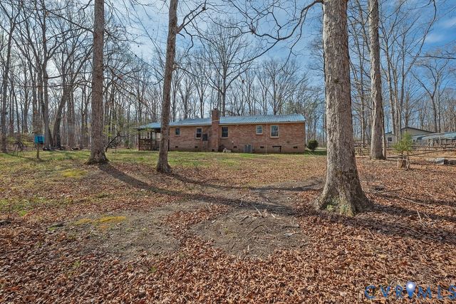 27 Sherwood Rd, Cartersville, VA 23027