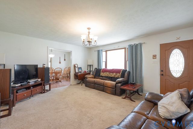 27 Sherwood Rd, Cartersville, VA 23027