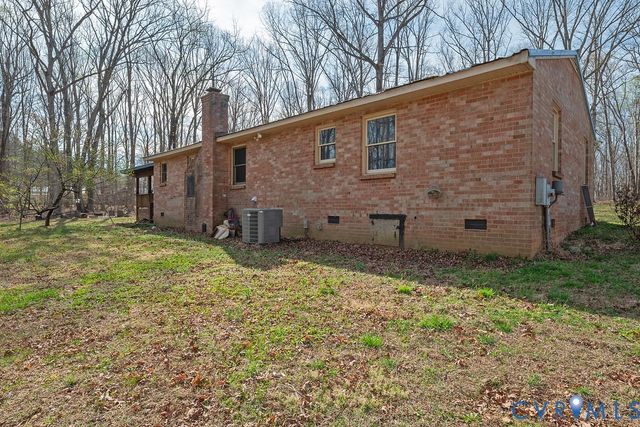 27 Sherwood Rd, Cartersville, VA 23027