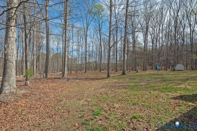 27 Sherwood Rd, Cartersville, VA 23027