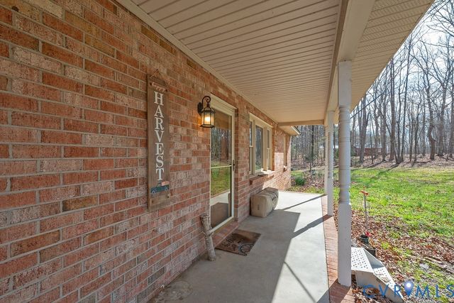 27 Sherwood Rd, Cartersville, VA 23027