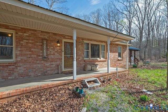 27 Sherwood Rd, Cartersville, VA 23027