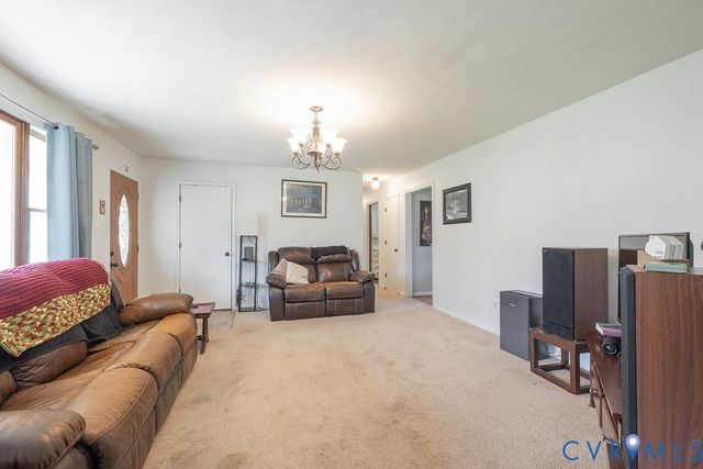 27 Sherwood Rd, Cartersville, VA 23027