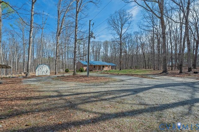 27 Sherwood Rd, Cartersville, VA 23027