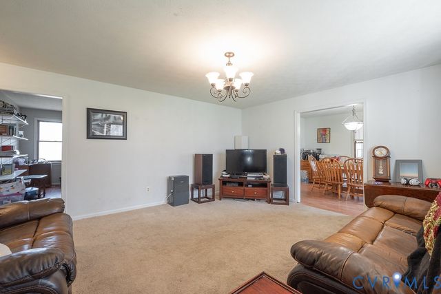 27 Sherwood Rd, Cartersville, VA 23027