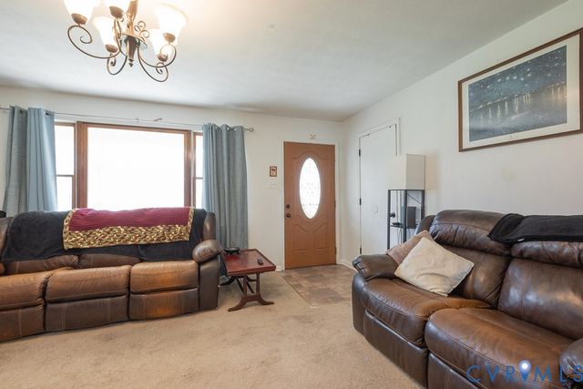 27 Sherwood Rd, Cartersville, VA 23027