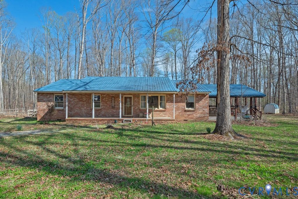 27 Sherwood Rd, Cartersville, VA 23027