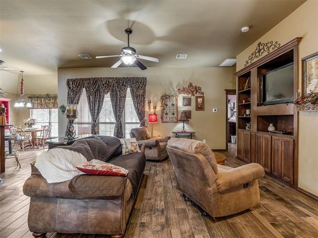 923 County Street 2935, Tuttle, OK 73089