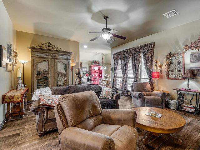 923 County Street 2935, Tuttle, OK 73089