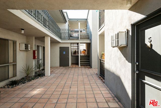 13558 Moorpark Street, Sherman Oaks, CA 91423