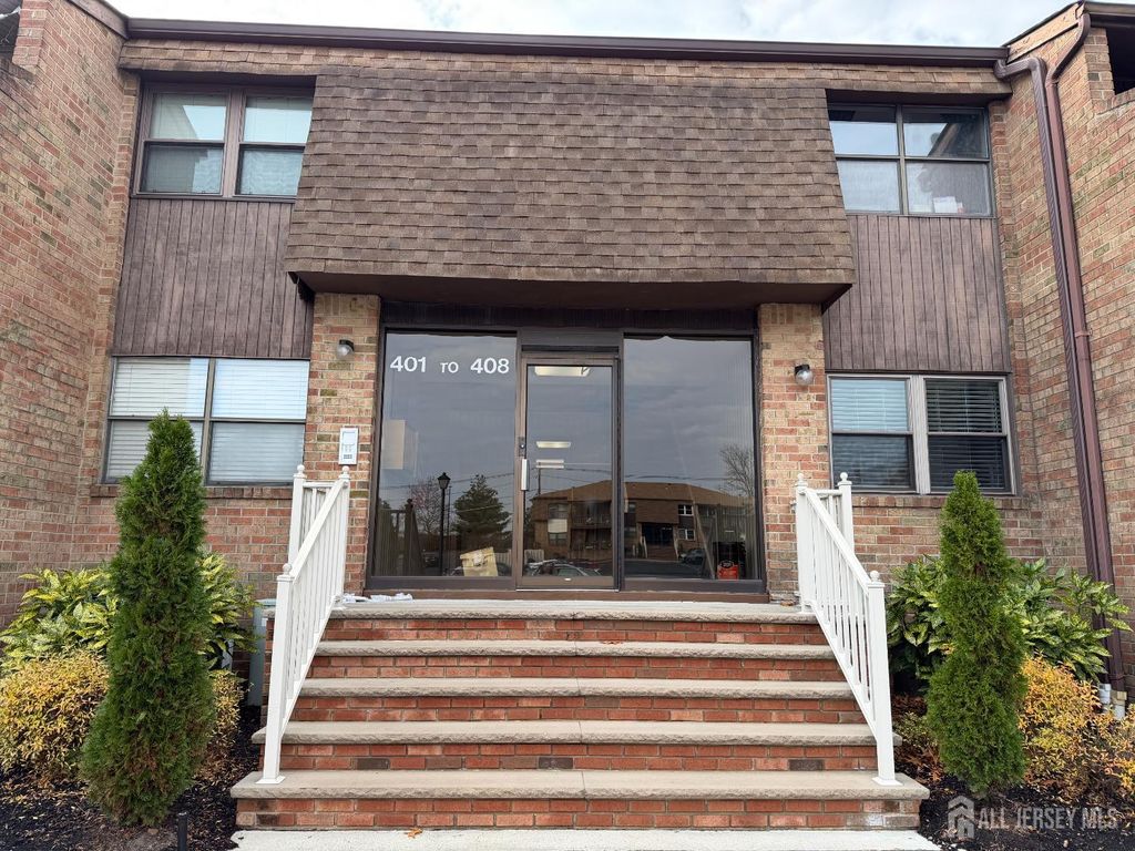 401 SHARON GARDEN Court, Woodbridge Proper, NJ 07095