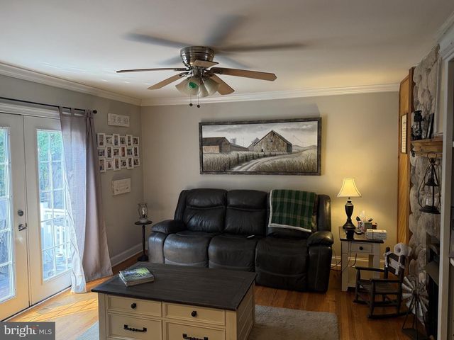 1400 STRAWBERRY ST., Mays Landing, NJ 08330