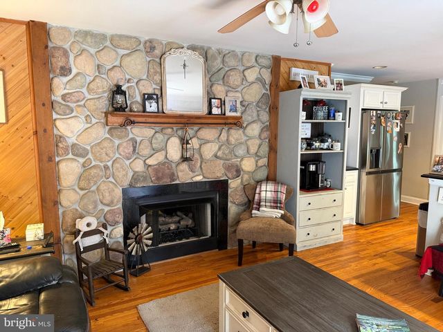 1400 STRAWBERRY ST., Mays Landing, NJ 08330