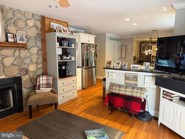 1400 STRAWBERRY ST., Mays Landing, NJ 08330