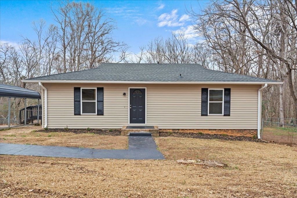 326 Millbank Road, Wellford, SC 29385