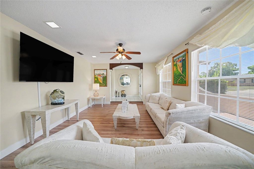 Image 5 of property listing at 6203 TEBBETTS DRIVE, Orlando, FL 32808