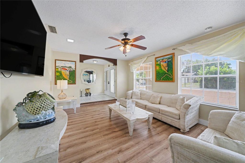 Image 6 of property listing at 6203 TEBBETTS DRIVE, Orlando, FL 32808