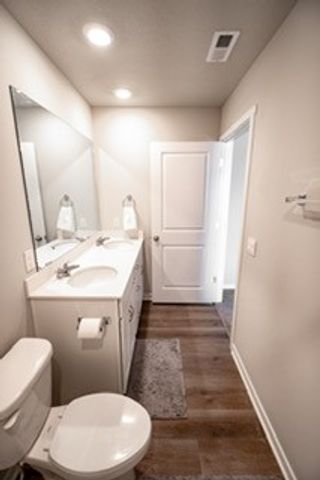 5502 144th Street, Urbandale, IA 50323