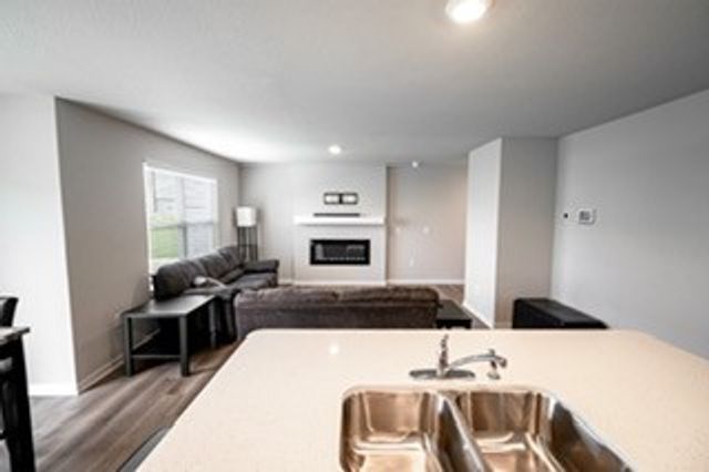 5502 144th Street, Urbandale, IA 50323