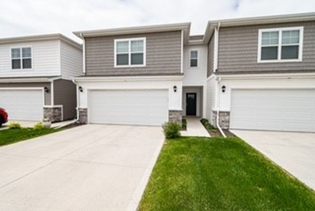 5502 144th Street, Urbandale, IA 50323