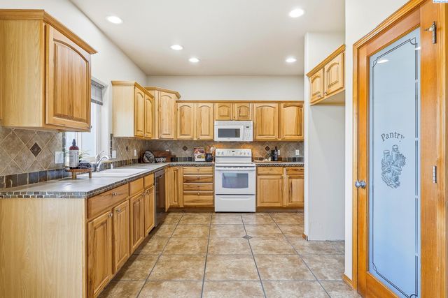 1173 Kensington Way, Richland, WA 99352