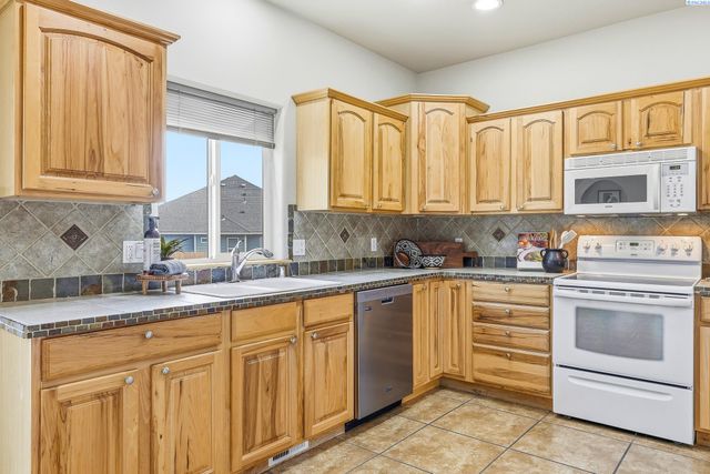 1173 Kensington Way, Richland, WA 99352