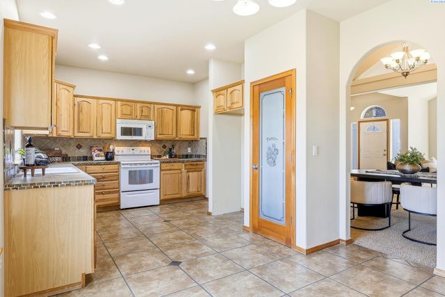 1173 Kensington Way, Richland, WA 99352