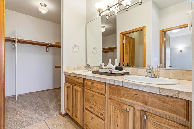 1173 Kensington Way, Richland, WA 99352