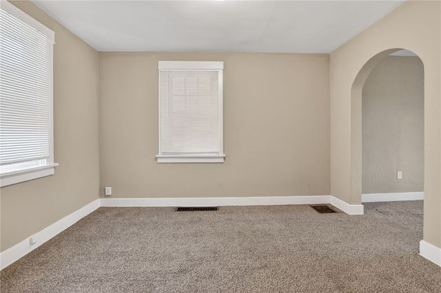 511 Wyncotte St, Sheraden, PA 15204