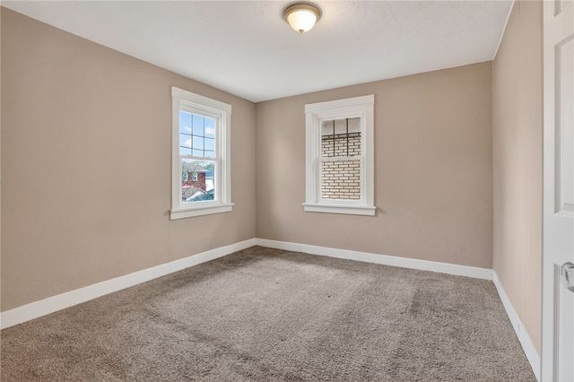 511 Wyncotte St, Sheraden, PA 15204