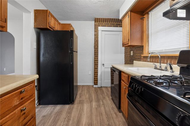 511 Wyncotte St, Sheraden, PA 15204